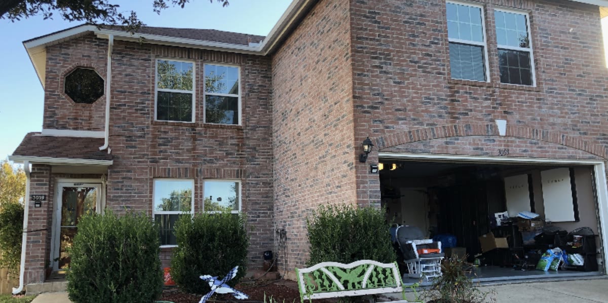 Brick house before cleaning